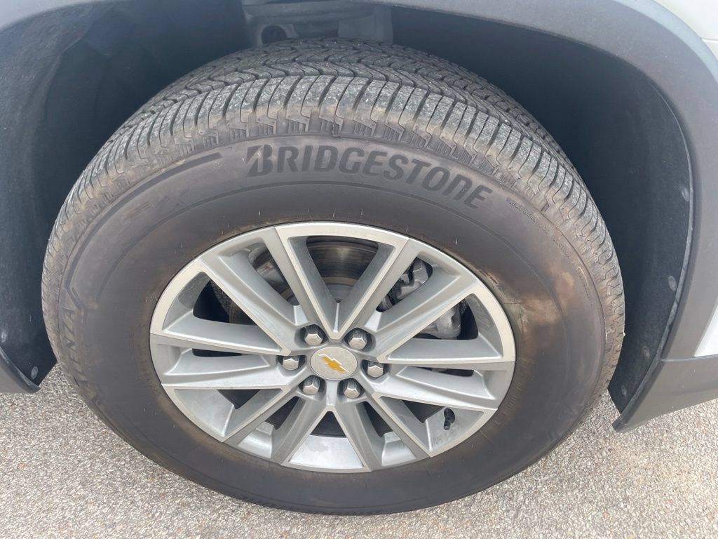 Used 2023 Chevrolet Traverse LT FWD image 8