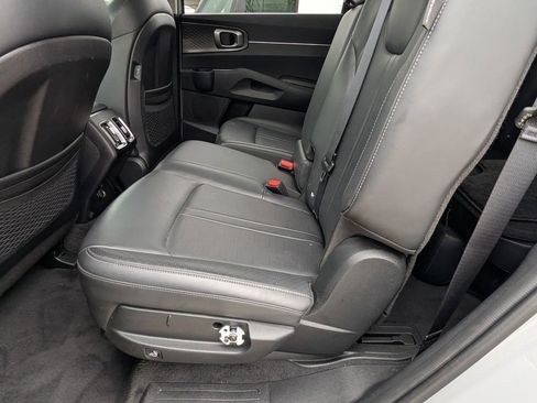 Used 2025 Kia Sorento S FWD image 18