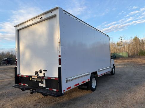 Used 2024 Ford E-350 and Econoline 350 Super Duty w/ Driver's Safety Package image 8