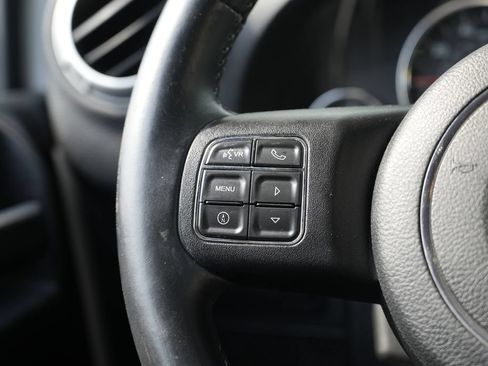Used 2015 Jeep Wrangler Unlimited Rubicon w/ Connectivity Group AWD/4WD image 38