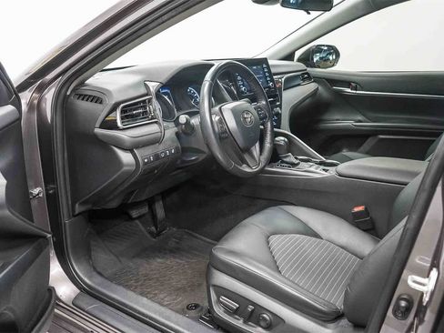 Used 2023 Toyota Camry SE w/ Cold Weather Package image 17