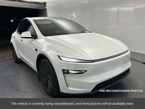 Used 2026 Tesla Model Y Long Range image 8