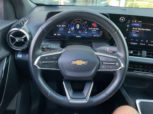 Used 2025 Chevrolet Equinox LT FWD image 24