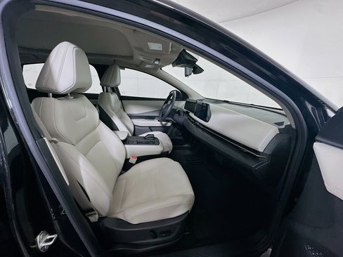 Used 2023 Nissan Ariya FWD image 31