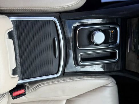 Used 2018 Chrysler 300 Touring L image 29