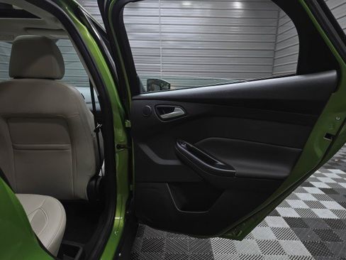 Used 2018 Ford Focus Titanium FWD image 19