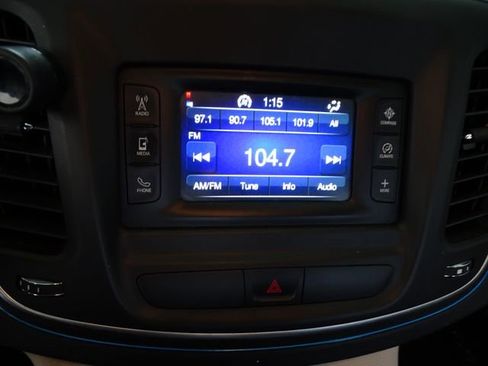 Used 2015 Chrysler 200 Limited FWD image 10