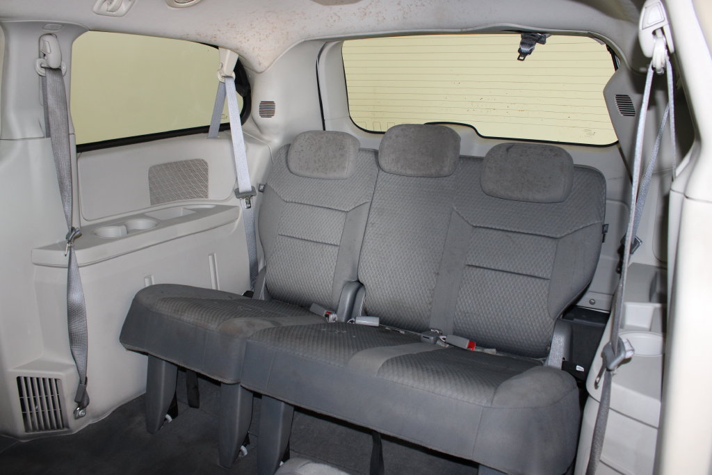 Used 2009 Chrysler Town & Country Touring FWD image 5