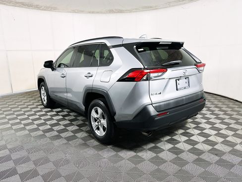 Used 2020 Toyota RAV4 XLE FWD image 5