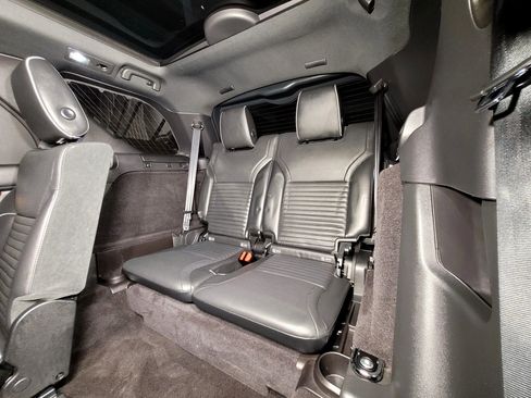 Used 2018 Land Rover Discovery HSE Luxury image 51