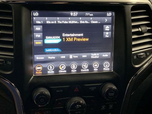 Used 2018 Jeep Grand Cherokee Altitude AWD/4WD image 16