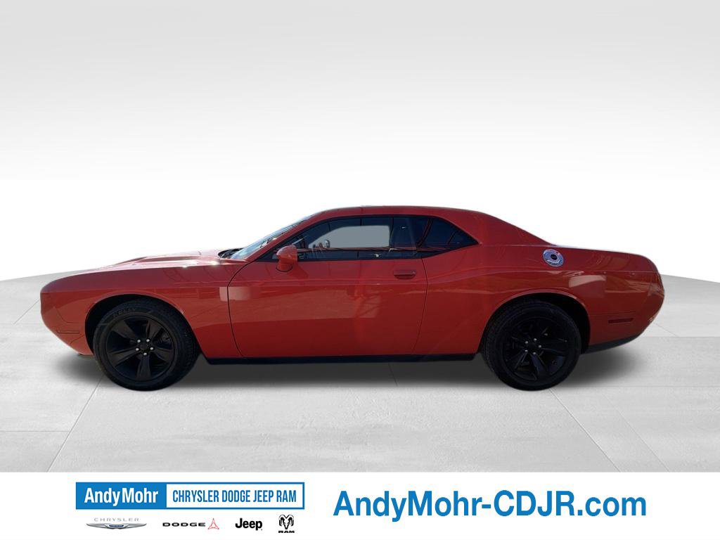 Used 2016 Dodge Challenger SXT RWD image 4