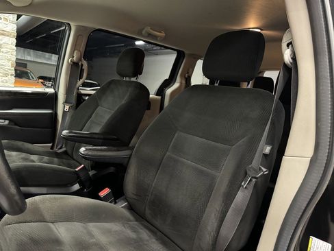 Used 2016 Dodge Grand Caravan American Value Package image 20