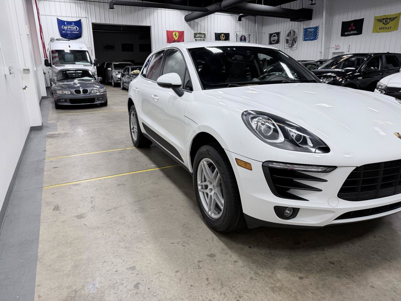 Used 2018 Porsche Macan AWD/4WD image 17