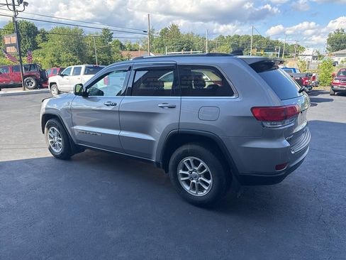 Used 2019 Jeep Grand Cherokee Laredo AWD/4WD image 4