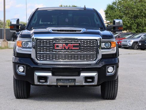 Used 2019 GMC Sierra 2500 Denali w/ Duramax Plus Package image 2