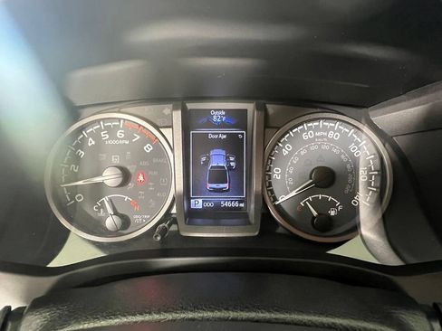 Used 2020 Toyota Tacoma TRD Sport w/ TRD Premium Sport Package AWD/4WD image 26