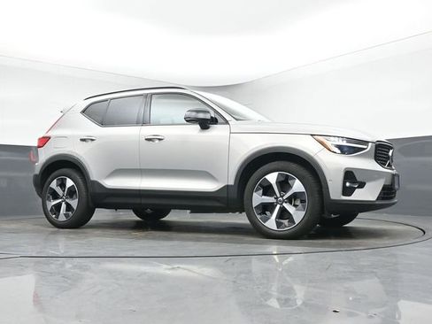 Used 2023 Volvo XC40 B5 Plus w/ Driver Assist Package image 9