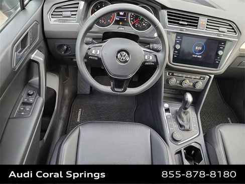Used 2021 Volkswagen Tiguan SE w/ Panoramic Sunroof Package image 10
