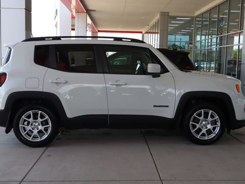 Used 2019 Jeep Renegade Latitude FWD image 11