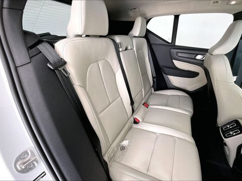 Used 2025 Volvo XC40 B5 Plus AWD/4WD image 30