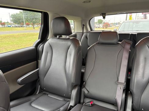 Used 2026 Kia Carnival FWD image 43