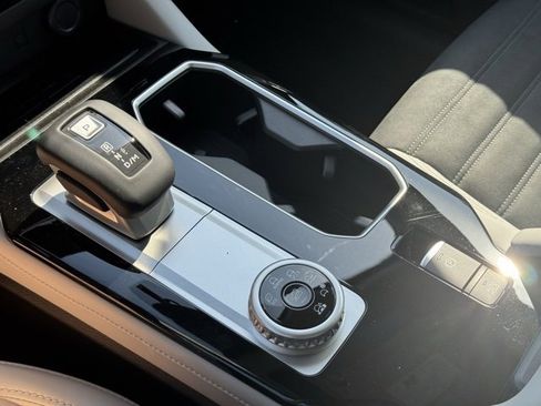 New 2025 Mitsubishi Outlander SE image 30