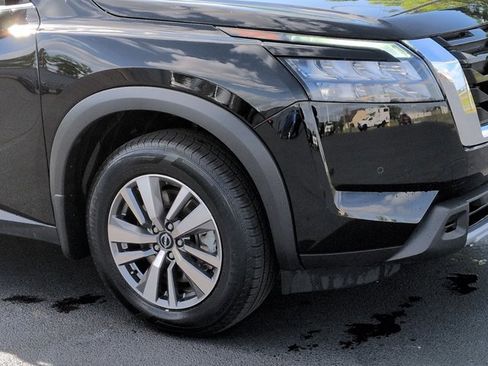 Certified 2025 Nissan Pathfinder SL AWD/4WD image 9
