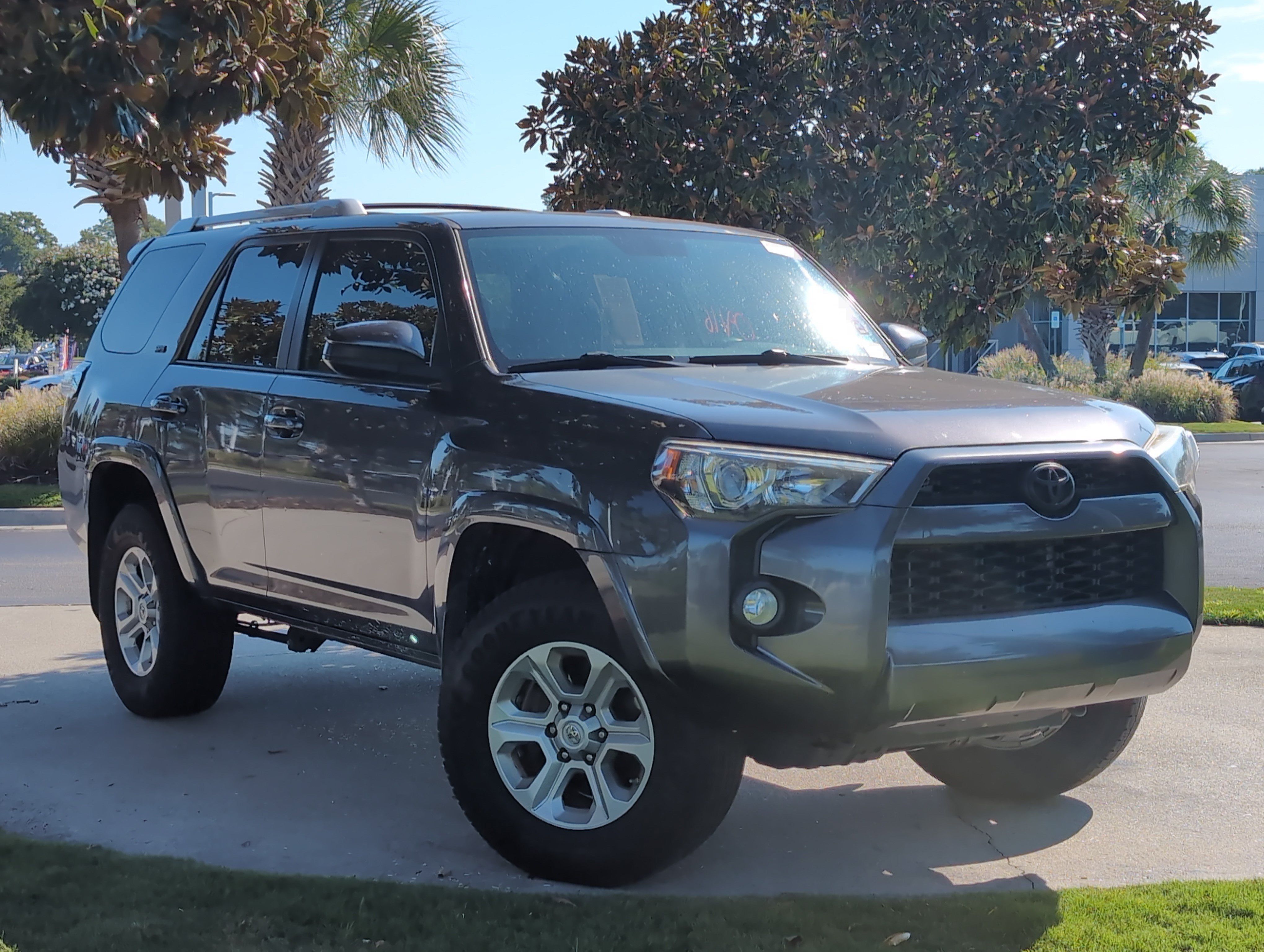 Used 2016 Toyota 4Runner SR5 AWD/4WD image 2