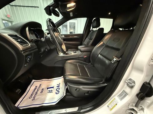 Used 2017 Jeep Grand Cherokee Overland image 20