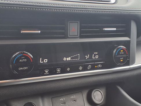 Used 2024 Nissan Rogue SV image 17