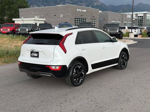 Used 2023 Kia Niro Wind FWD image 6