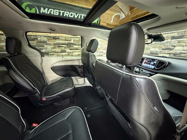Used 2022 Chrysler Pacifica Limited FWD image 32