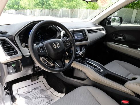 Used 2021 Honda HR-V LX image 3