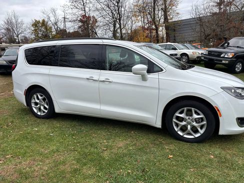 Used 2018 Chrysler Pacifica Touring Plus w/ Tire & Wheel Group image 3