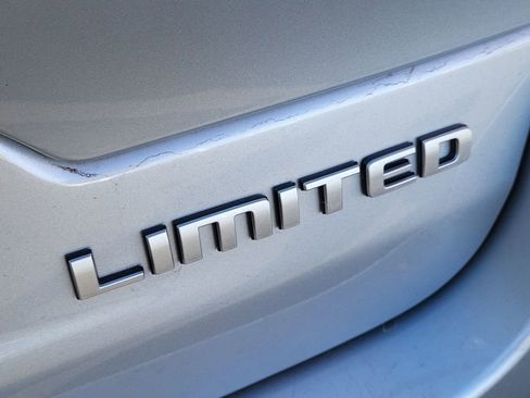 Used 2025 Jeep Grand Cherokee Limited w/ Luxury Tech Group II image 13