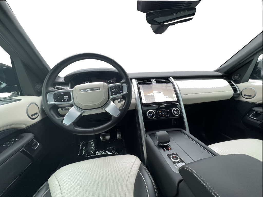Used 2023 Land Rover Discovery Metropolitan Edition AWD/4WD image 36