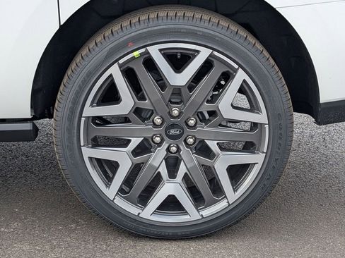 New 2026 Ford Expedition Max Platinum image 17