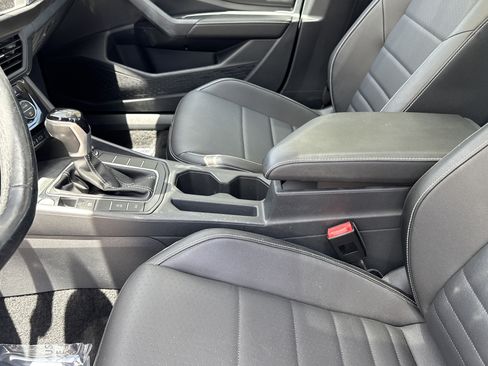Certified 2023 Volkswagen Jetta SE w/ Panoramic Sunroof Package FWD image 22