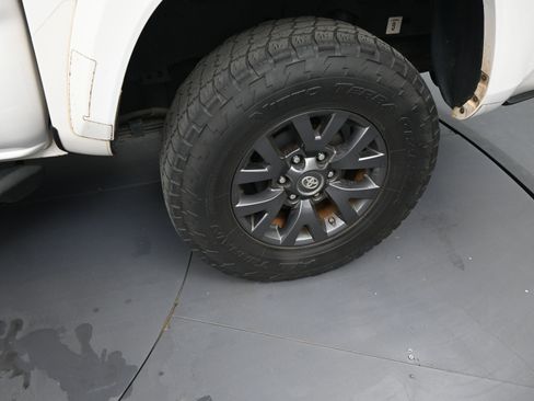 Used 2020 Toyota Tacoma SR5 image 21
