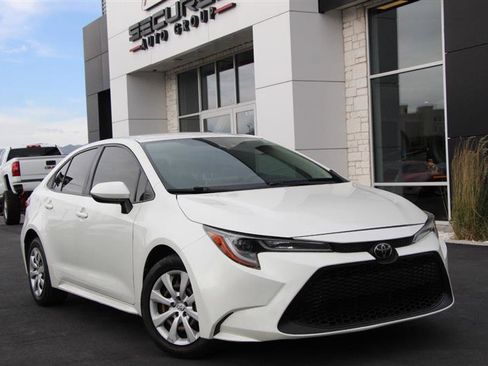 Used 2021 Toyota Corolla LE w/ Carpet Mat Package (TMS) FWD image 1