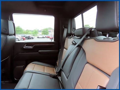Used 2024 Chevrolet Silverado 2500 High Country w/ High Country Premium Package AWD/4WD image 12