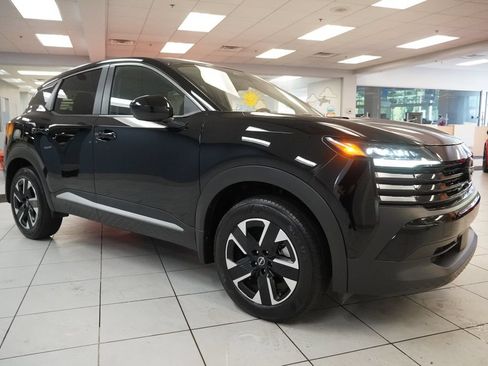 Used 2025 Nissan Kicks SV AWD/4WD image 15