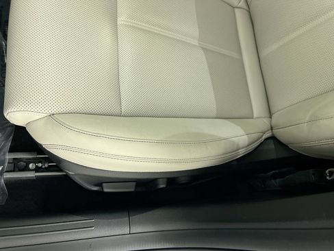 Used 2023 Genesis G70 2.0T RWD image 13