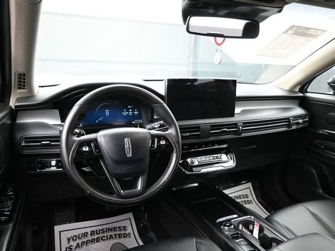 Used 2025 Lincoln Corsair AWD image 24