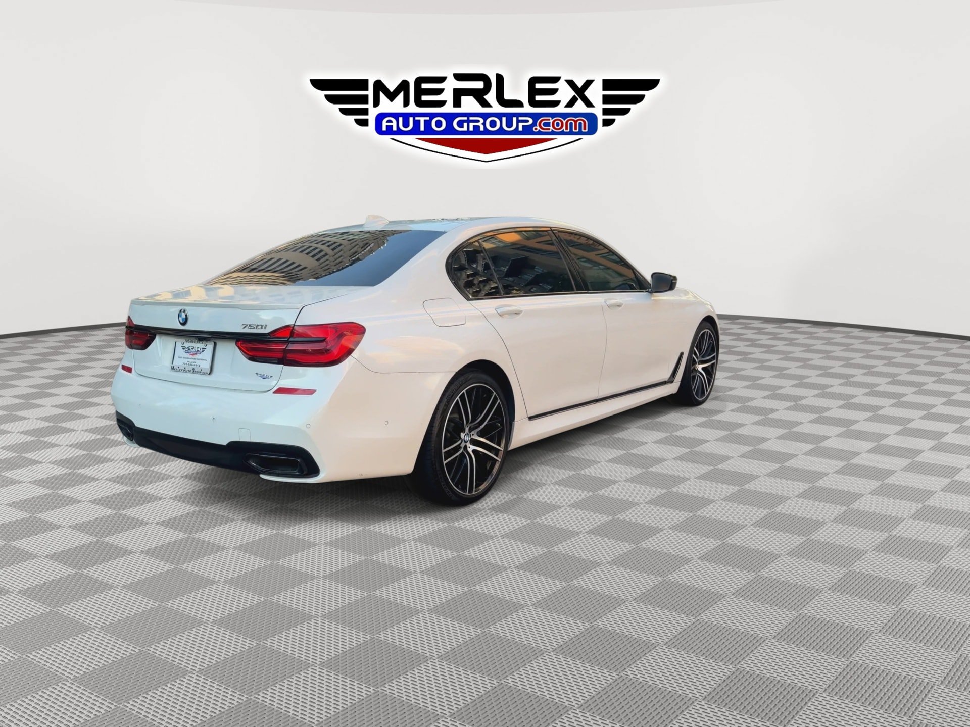 Used 2018 BMW 750i w/ Executive Package RWD image 8