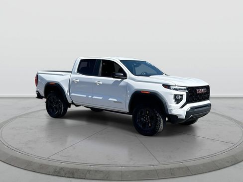 Used 2025 GMC Canyon Elevation RWD image 2