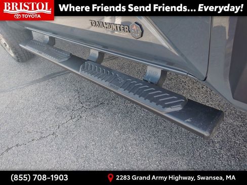 Used 2025 Toyota Tacoma Trailhunter image 9