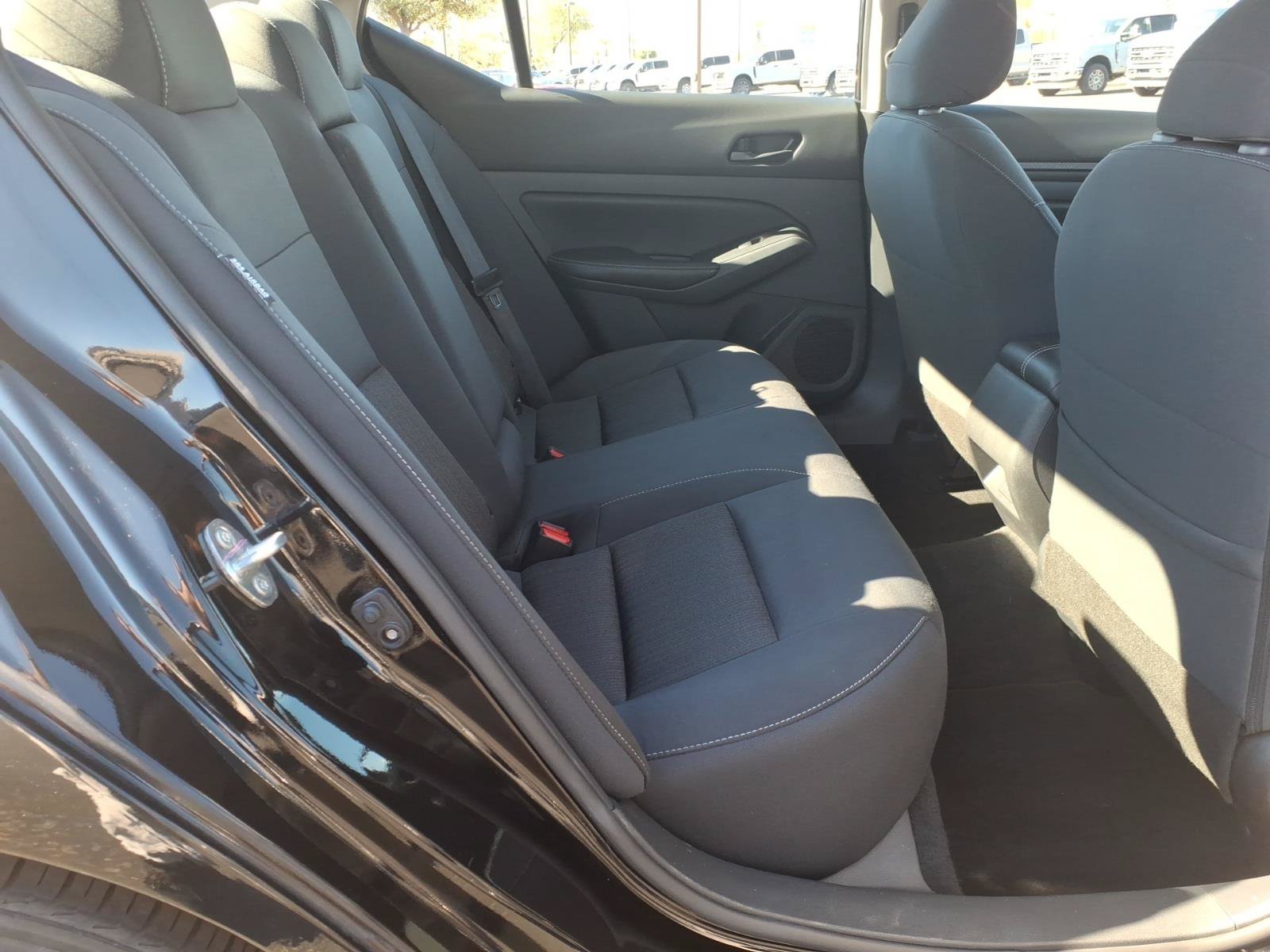 Used 2025 Nissan Altima 2.5 SV FWD image 13
