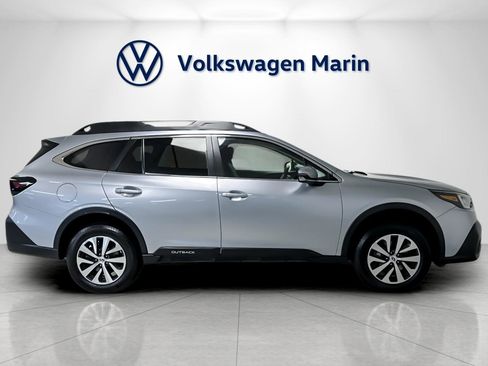 Used 2021 Subaru Outback Premium image 6